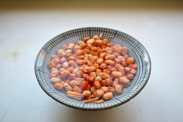 Làm lạc rang muối mãi chẳng giòn, thêm mấy bước này, món ăn giòn thơm ngay lập tức - 1