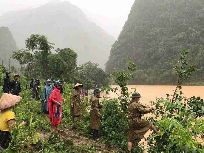 Tang thương bản nghèo có 12 người mất tích do ảnh hưởng của bão số 3 - 1