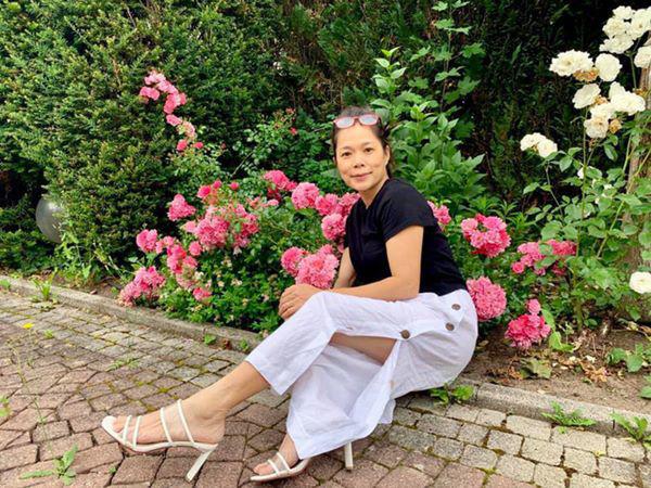 “Theo chồng bỏ cuộc chơi” ca sĩ Mỹ Lệ giàu có, bình yên trong nhà 1000m2 đẹp “líu lưỡi” - 2