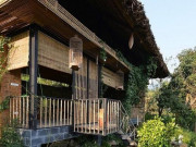 Nhà đẹp - Căn nhà gỗ ở Hòa Bình dốc 30 độ duyên dáng bên hồ "mê hoặc" báo Tây