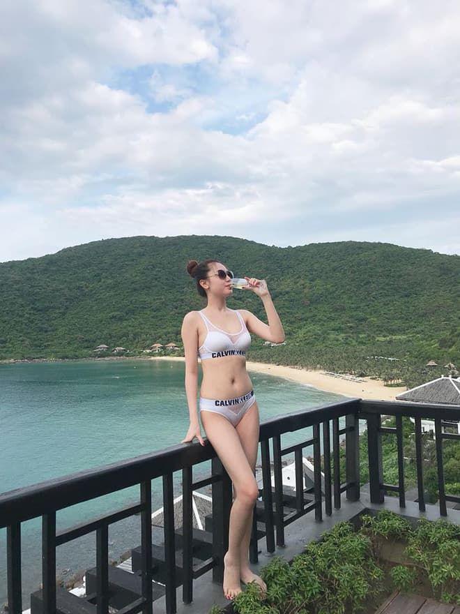 dien bikini la "gay bao" nhung streetstyle cua my nu vung tau di xe 70 ty lai kin nhu bung - 1