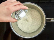 Nhà đẹp - Âm thầm vùi nắm muối vào thùng gạo, vợ hốt hoảng gọi chồng ra xem thành quả
