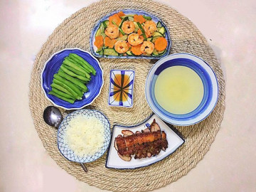 Những mẹt cơm 4 món của vợ chồng son ai thấy cũng thèm, hội chị em khen nức nở