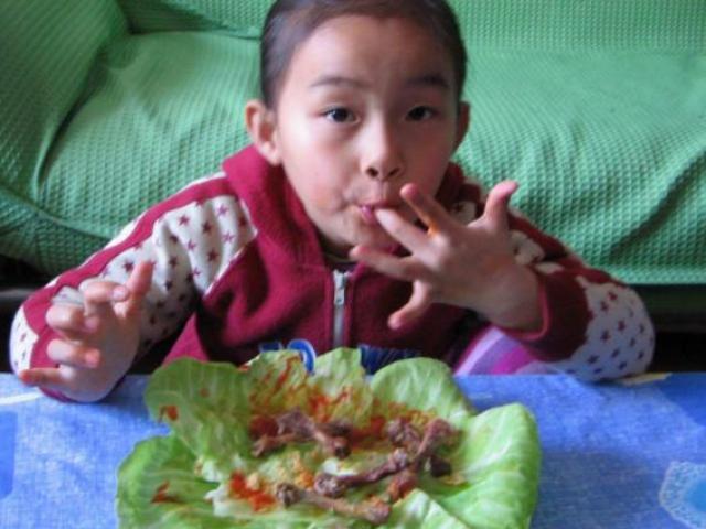 Bé 9 tuổi vĩnh viễn không thể cao thêm vì những món mẹ Việt hay cho con ăn hàng ngày