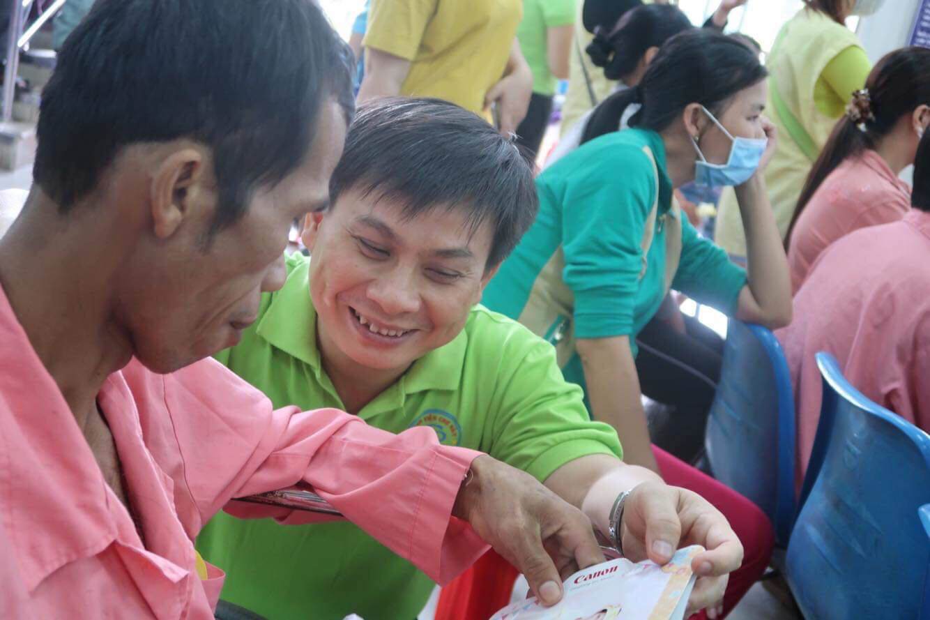 vi bac si "ty phu 0 dong" cua hang ngan benh nhan - 1