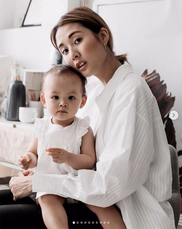 Mấy ai được như cặp mẹ con này, chỉ diện toàn đồ đen trắng cũng khiến dân tình mê mẩn - 2