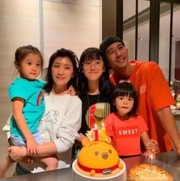 Ngôi sao 24/7: Mới bị chồng cũ mắng amp;#34;không đáng làm mẹamp;#34;, Dương Mịch đã lộ ảnh có bồ mới? - 7