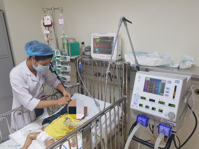 Vắt chanh vào miệng con khi trẻ co giật, mẹ suýt ôm hận - 1