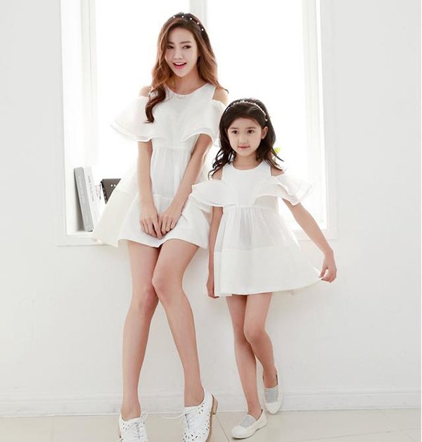 Mấy ai được như cặp mẹ con này, chỉ diện toàn đồ đen trắng cũng khiến dân tình mê mẩn - 16
