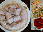 Bếp Eva - Luộc thịt lợn dùng nước nóng hay lạnh, nếu dùng sai thịt vừa khô vừa không thơm