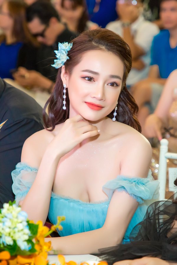 ba xa truong giang va loat vay khoe vong 1 day dan, nhuan sac sau khi sinh - 1