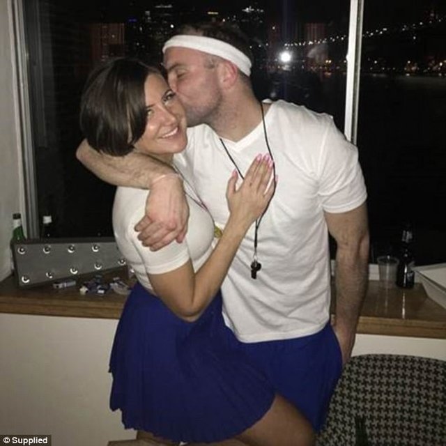 Cuộc sống thay đổi bất ngờ của người phụ nữ từng nghiện làm amp;#34;chuyện ấyamp;#34; 7 lần/ngày - 2