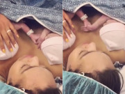 Bà bầu - Cặp song sinh vừa chào đời đã có hành động lạ khiến bác sĩ phải rưng rưng nước mắt