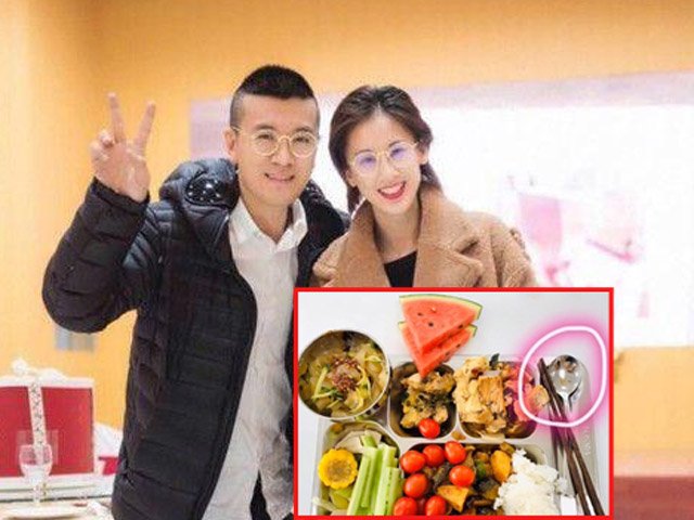 Chồng gửi ảnh chụp bữa trưa, vợ phát hiện ngay có kẻ thứ 3 ở cạnh