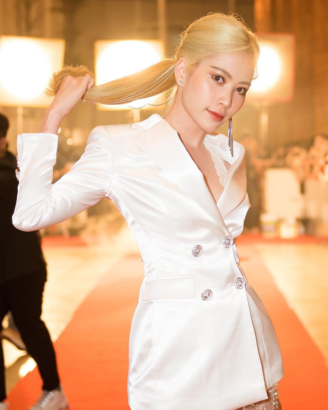 Lên sóng với mái tóc xác xơ như chổi xể, Nam Em xinh đẹp ngày tái xuất đâu rồi? - 3