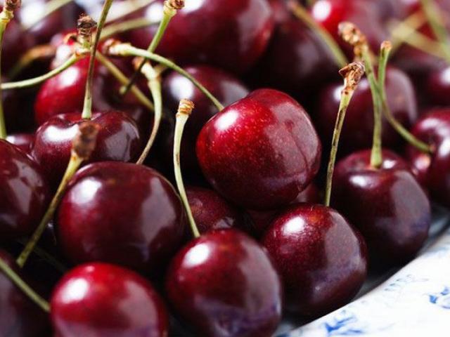 Trái cây ngoại nhập rẻ ê hề: Khó phân biệt cherry Mỹ, cherry Trung Quốc