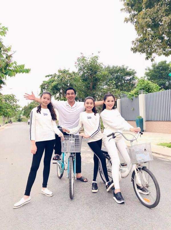 Diện set đồ đơn giản, con gái MC Quyền Linh khiến CĐM xuýt xoa vì đôi chân cực phẩm - 3