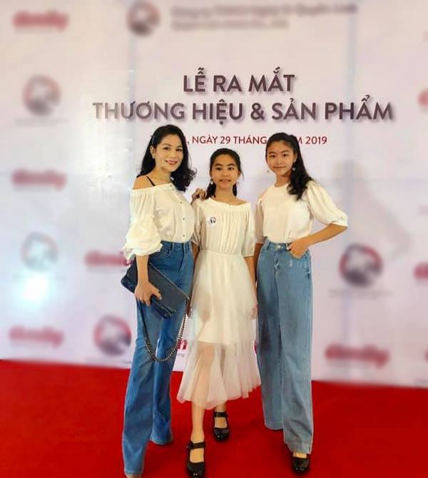 Diện set đồ đơn giản, con gái MC Quyền Linh khiến CĐM xuýt xoa vì đôi chân cực phẩm - 8