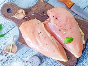 Bếp Eva - Miếng thịt gà có vằn trắng: Nên ăn hay nên bỏ? Hãy nghe câu trả lời của chuyên gia