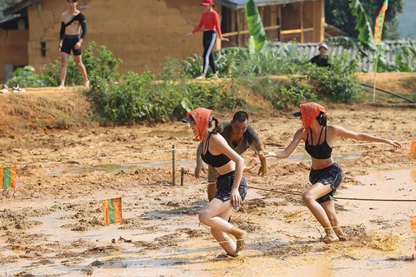 Kỳ Duyên - Minh Triệu đi thi vẫn không quên khoe vẻ gợi cảm với áo tắm bó sát - 10