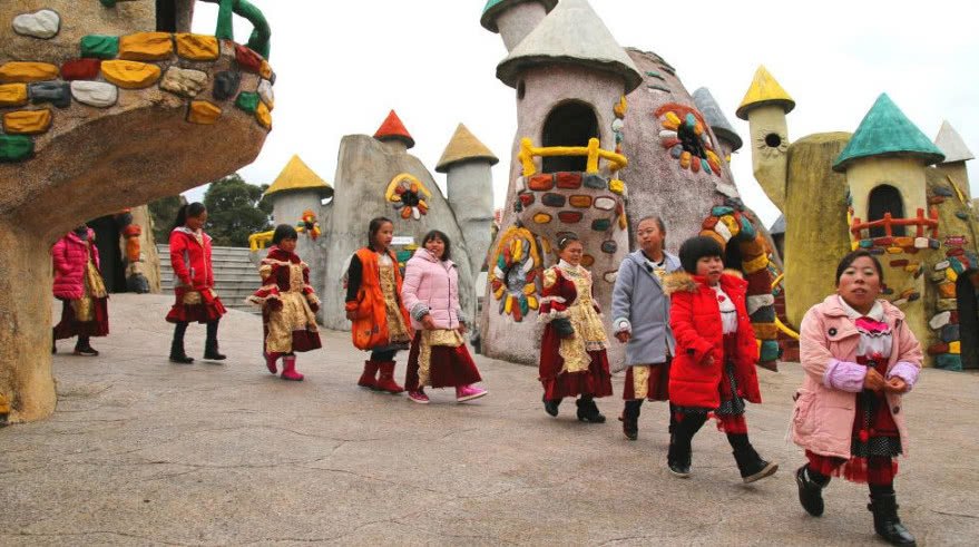 Bộ tộc lùn ở Trung Quốc, người lớn chỉ cao 1.3m và lý do thực sự đằng sau - 1