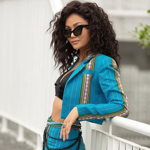 Tóc bị rụng mà Hamp;#39;Hen Niê cũng vui vẻ chụp hình được, lý do vì đâu? - 2