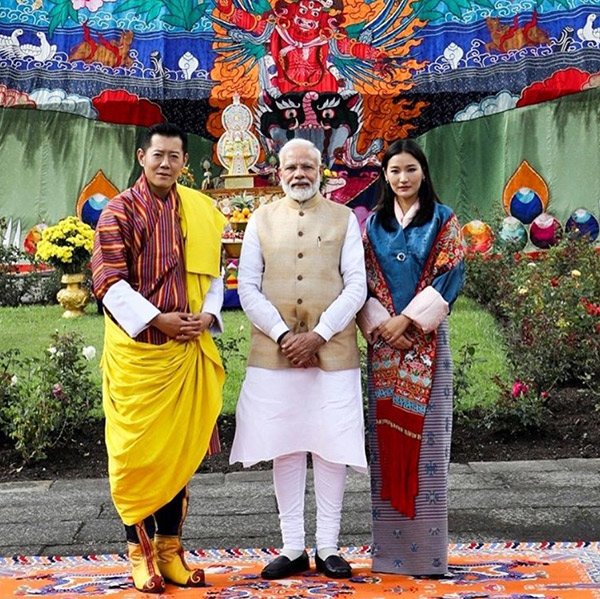 Ngỡ ngàng trước nhan sắc không hề thay đổi sau 8 năm kết hôn của Hoàng Hậu Bhutan - 1