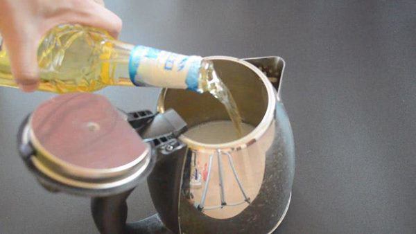 Bỏ thứ này vào ấm siêu tốc đun đúng 2 phút, thành quả bất ngờ khiến ai nhìn cũng sốc - 3