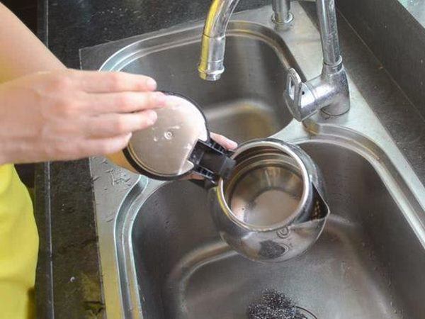 Bỏ thứ này vào ấm siêu tốc đun đúng 2 phút, thành quả bất ngờ khiến ai nhìn cũng sốc - 4