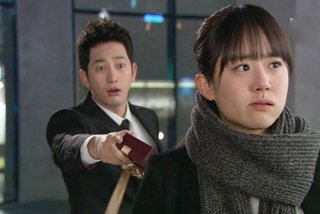 Gắng tăng ca kiếm hộp sữa đỡ đần vợ, nhìn cảnh tan hoang khi về nhà tôi bất lực thay - 1