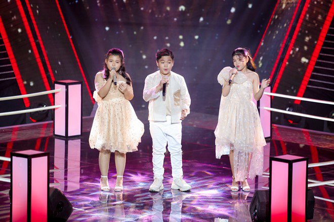 Hoa hậu Hương Giang ôm mặt khóc nức nở trên ghế nóng - 1