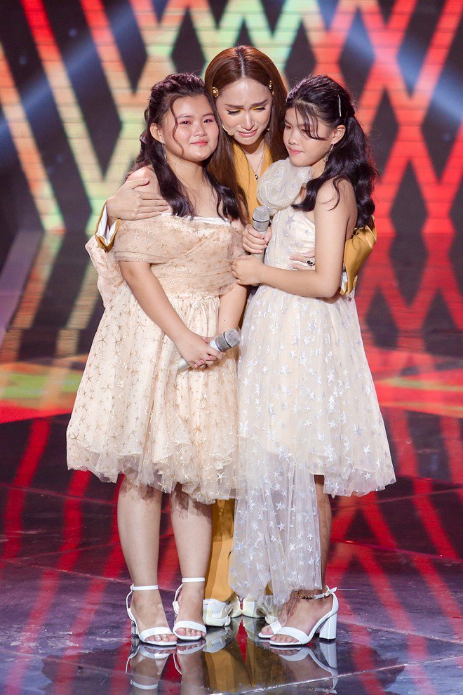 Hoa hậu Hương Giang ôm mặt khóc nức nở trên ghế nóng - 6