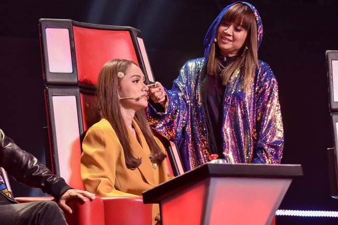 Hoa hậu Hương Giang ôm mặt khóc nức nở trên ghế nóng - 4