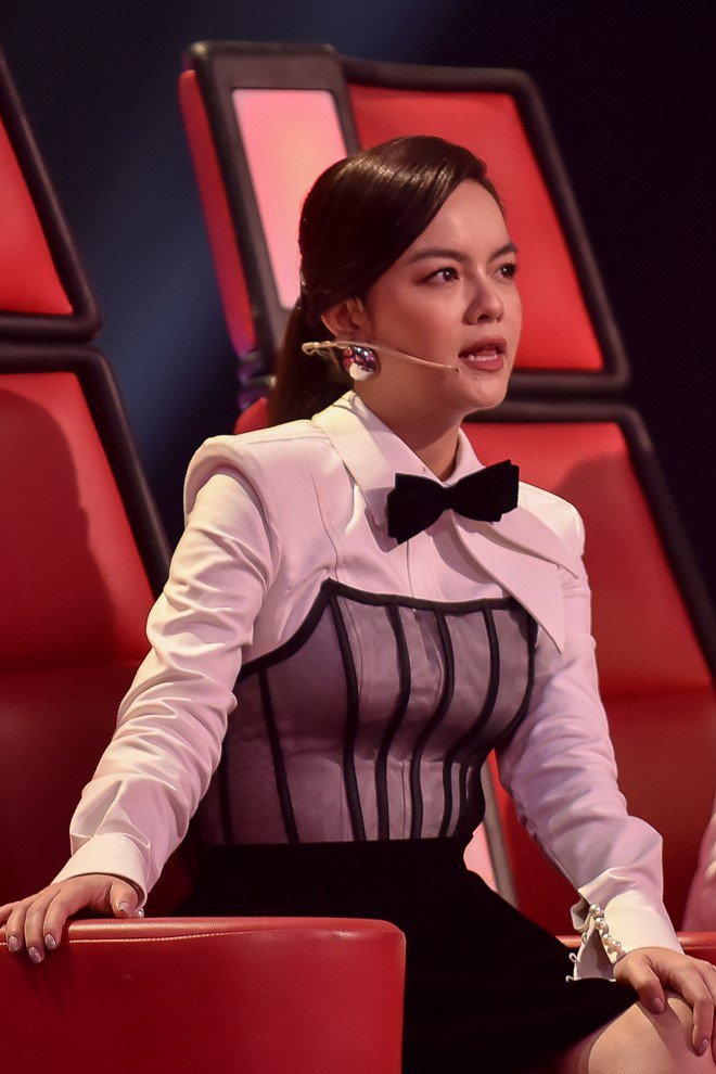 Hoa hậu Hương Giang ôm mặt khóc nức nở trên ghế nóng - 5