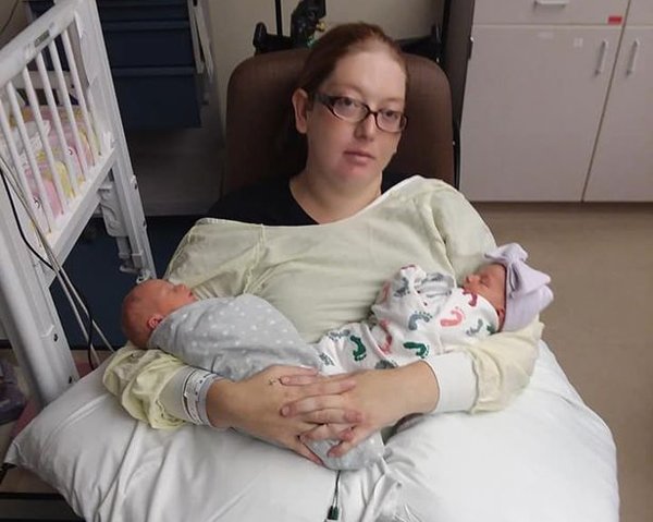 Không thể tin nổi mẹ mang 3 thai trong bụng đến tuần 34  vẫn không hề biết - 1