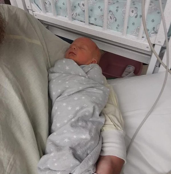 Không thể tin nổi mẹ mang 3 thai trong bụng đến tuần 34  vẫn không hề biết - 3