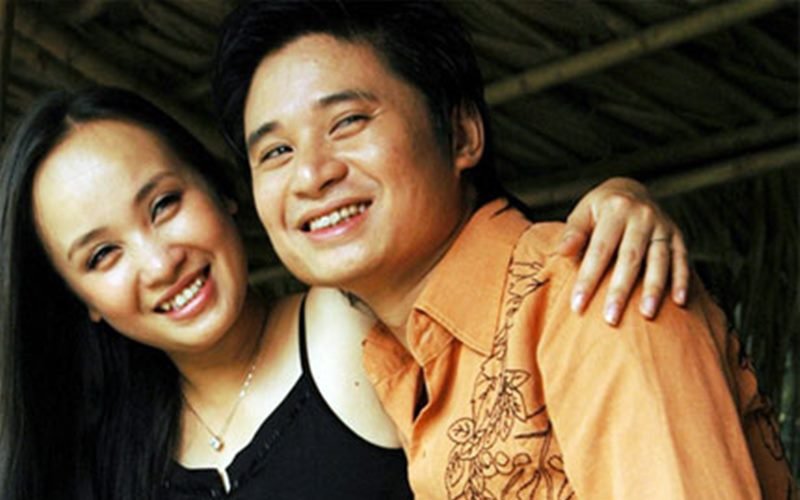 Năm 2004, Thu Huyền kết hôn NSƯT Tấn Minh - hiện đang là Giám đốc Nhà hát Ca múa nhạc Thăng Long. Sau khi kết hôn, "Thị Mầu" làng chèo ít tham gia nghệ thuật hơn để chuyên tâm chăm sóc gia đình.

