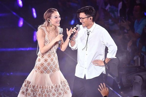 Bị hỏi chuyện tình yêu khi đang dính tin chia tay, phản ứng của Tạ Đình Phong gây chú ý - 2