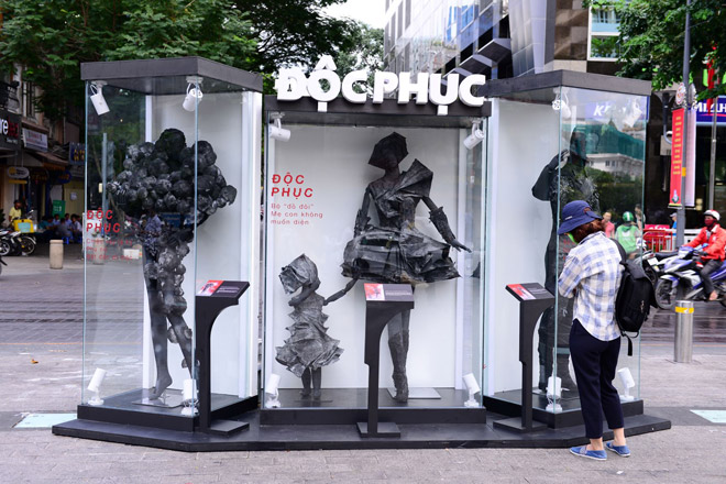 BST thời trang không ai muốn mặc xuất hiện ở phố đi bộ - 2