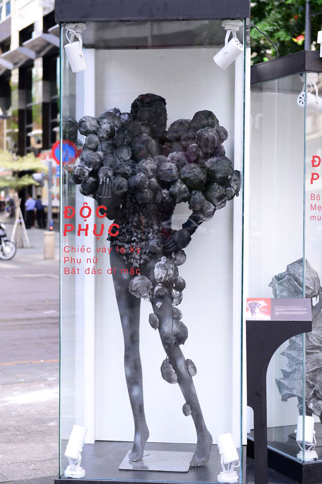 BST thời trang không ai muốn mặc xuất hiện ở phố đi bộ - 5