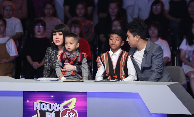 Cô gái đẹp nhận nuôi 2 đứa trẻ suýt bị chôn sống tái xuất, dàn sao Việt khóc dàn dụa - 6