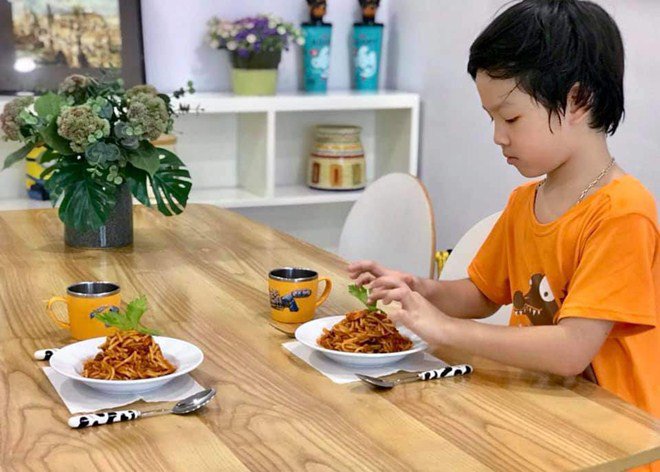 Được vợ làm lẩu, đạo diễn Người Phán Xử khen quá đà, amp;#34;ông trùm Phan Quânamp;#34; liền nói một câu - 7