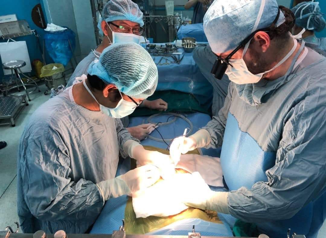 Ông nội cai thuốc lá, rượu suốt 3 tháng để cứu cháu sinh non bị suy gan giai đoạn cuối - 2