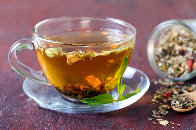 Trà thảo dược được cho là có lợi cho việc làm sạch ruột của bạn. Theo một cuộc điều tra được thực hiện bởi các nhà nghiên cứu Úc, tiêu thụ trà thảo dược sẽ làm giảm nguy cơ ung thư đại tràng. 
