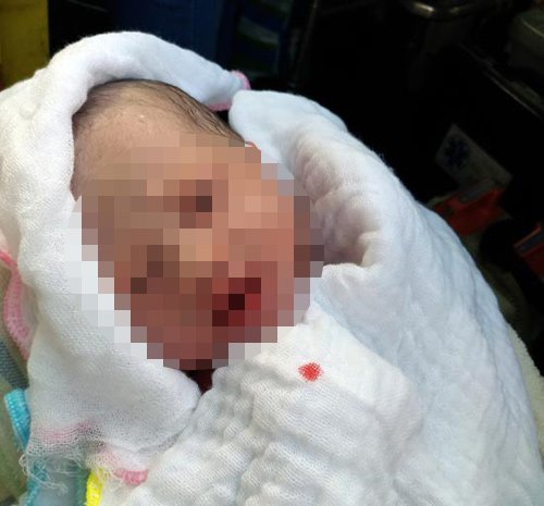 Sản phụ sắp sinh, nhiều tài xế làm điều không tin nổi: Đuổi xuống đường, quát tháo vì bẩn xe - 1