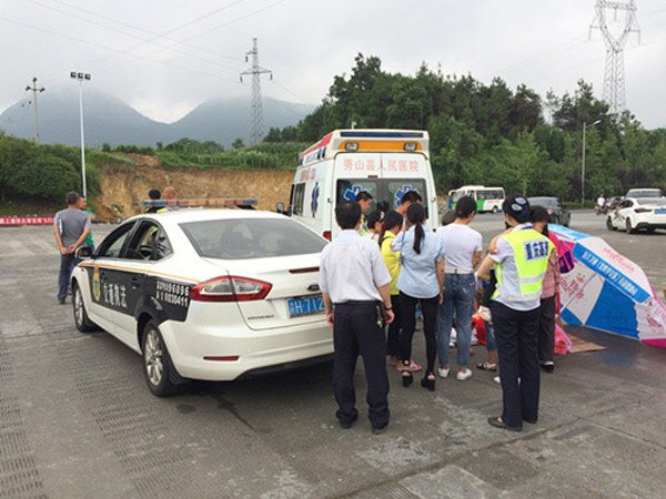 Sản phụ sắp sinh, nhiều tài xế làm điều không tin nổi: Đuổi xuống đường, quát tháo vì bẩn xe - 2