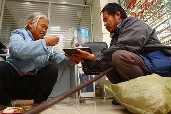 Làm gì để không rơi vào cảnh: Nhốt cha mẹ giữa... lưng chừng trời? - 1