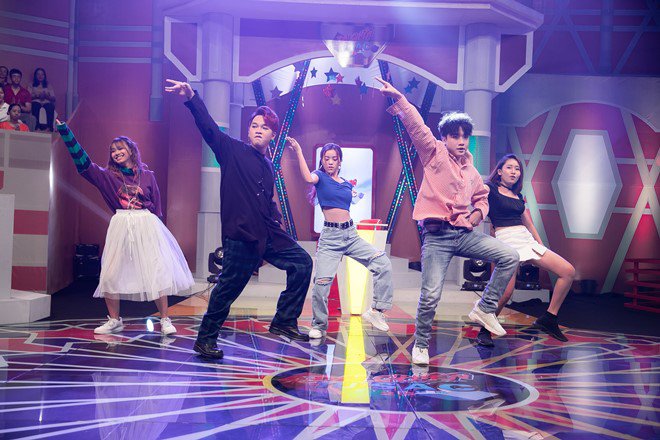 Các thành viên nhóm P336 vừa có màn amp;#34;huynh đệ tương tànamp;#34; trong amp;#34;Đại chiến tứ sắc - Attack 25amp;#34; - 1