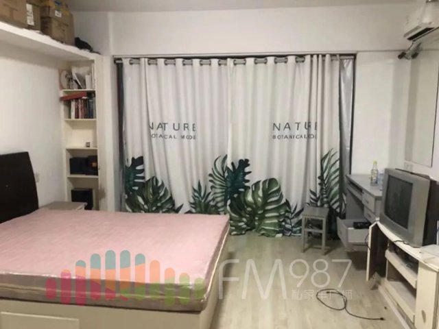 Tivi phát ra tiếng ồn dù không cắm điện, vợ chồng son phát hiện bí mật của người thuê trước - 1