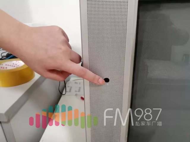 Tivi phát ra tiếng ồn dù không cắm điện, vợ chồng son phát hiện bí mật của người thuê trước - 3